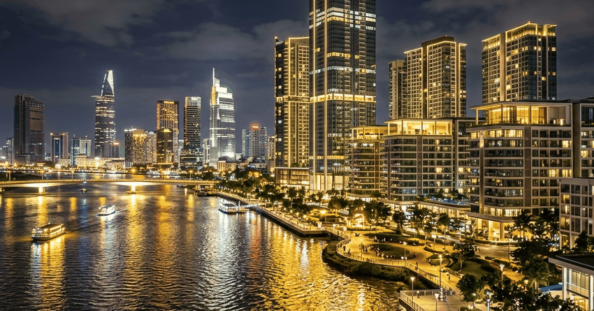 Ảnh căn hộ cao cấp Empire City Thủ Thiêm rực rỡ ánh đèn vàng soi bóng xuống dòng sông Sài Gòn ban đêm - Nguyễn Ngọc Ưng